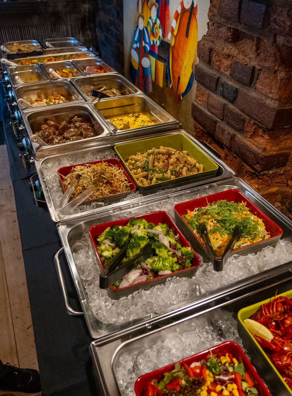 Kalde salater på is, Fredagsbuffet hos Pavarotti i Drammen