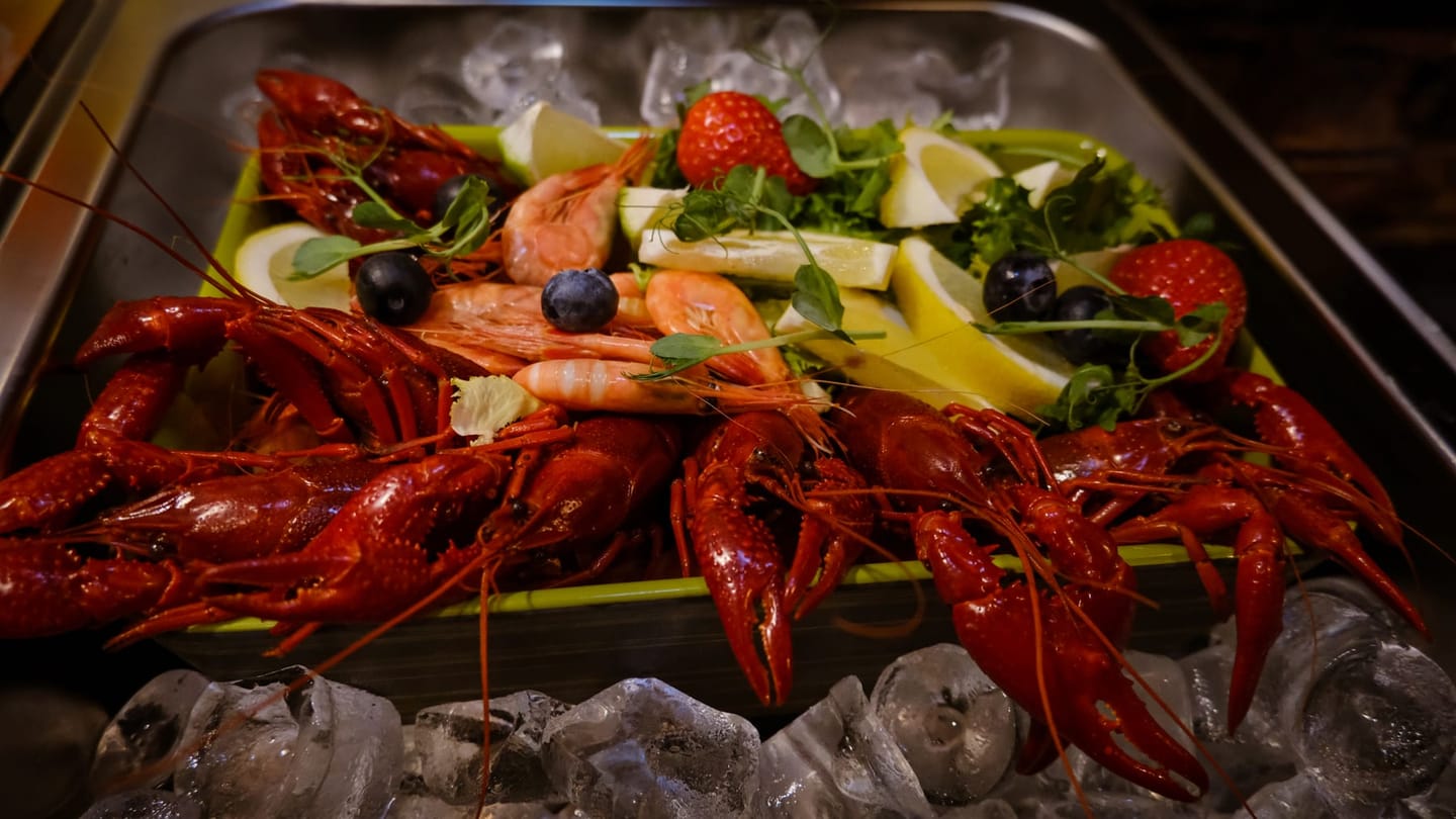 Reker og kreps på is, Fredagsbuffet hos Pavarotti i Drammen